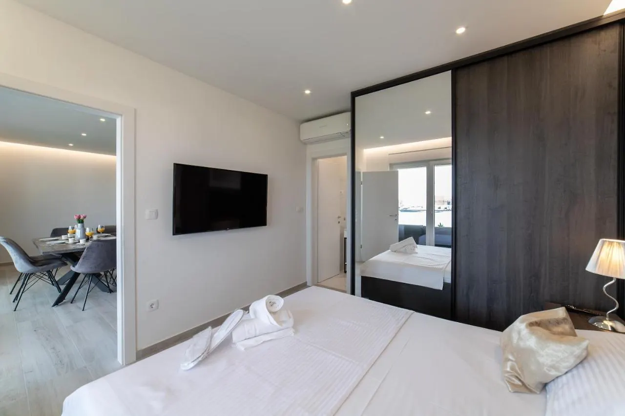 Wild Sunset Apartment Trogir 0*,