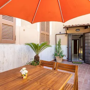 https://casa-gianni-5-stelle-apartment-with-garden.it-romehotels.com